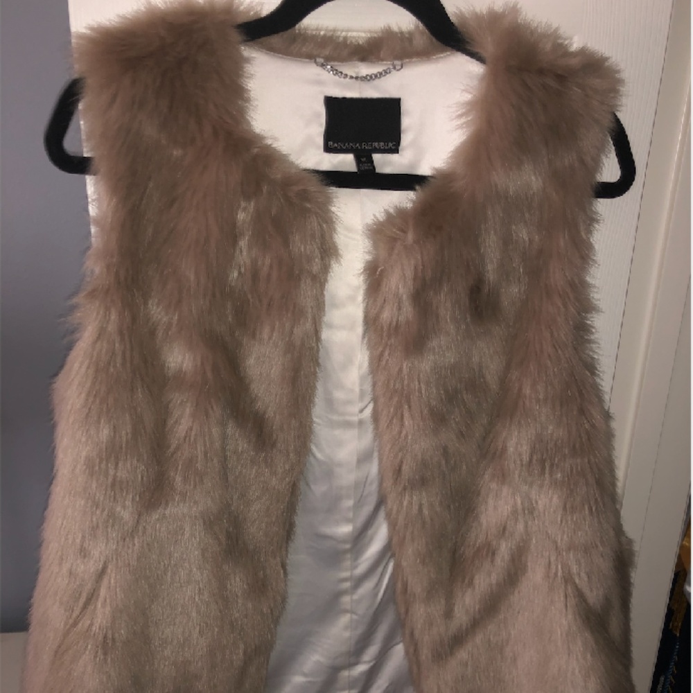 Banana Republic Fur Vest, tan size M; Holiday